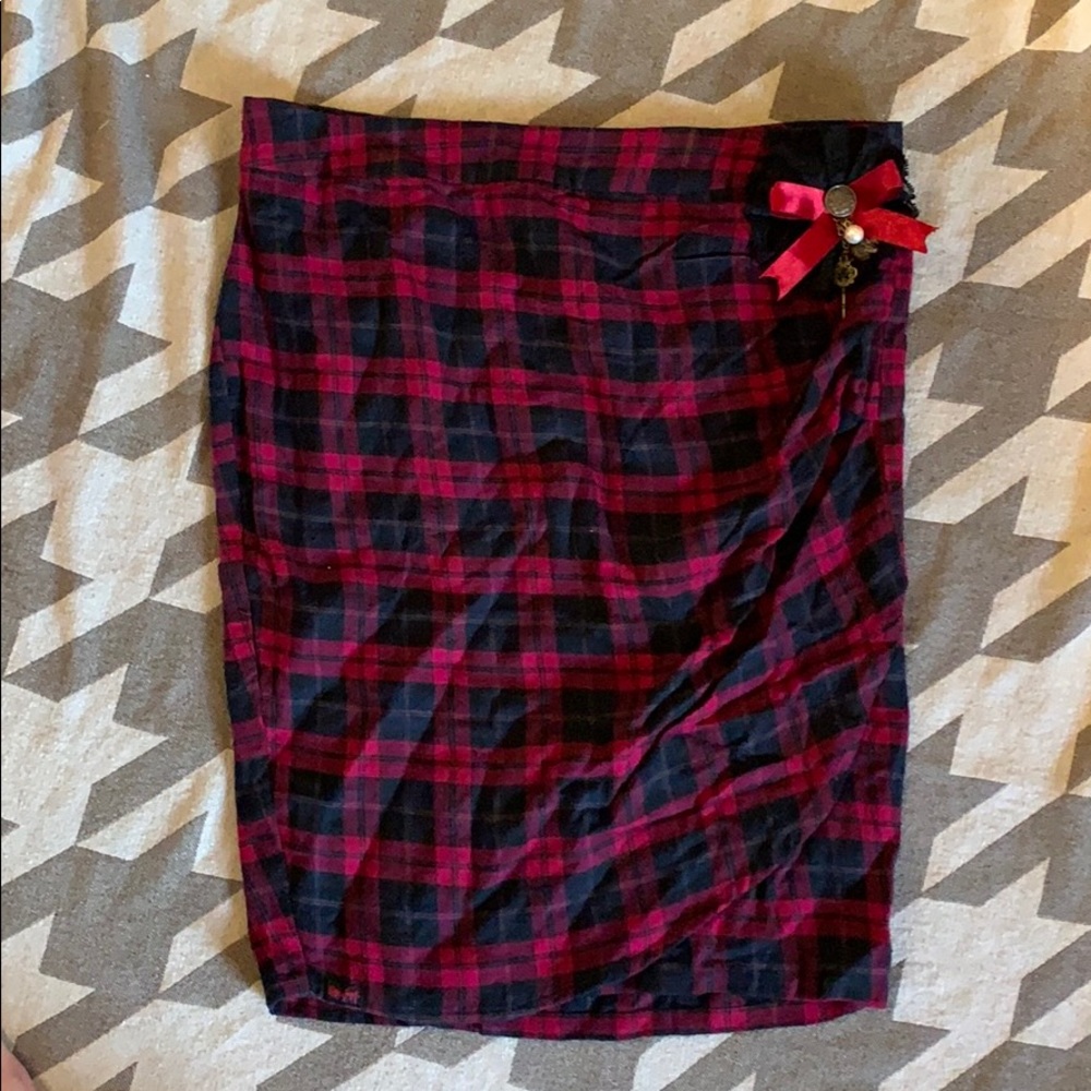 Iron fist skirt